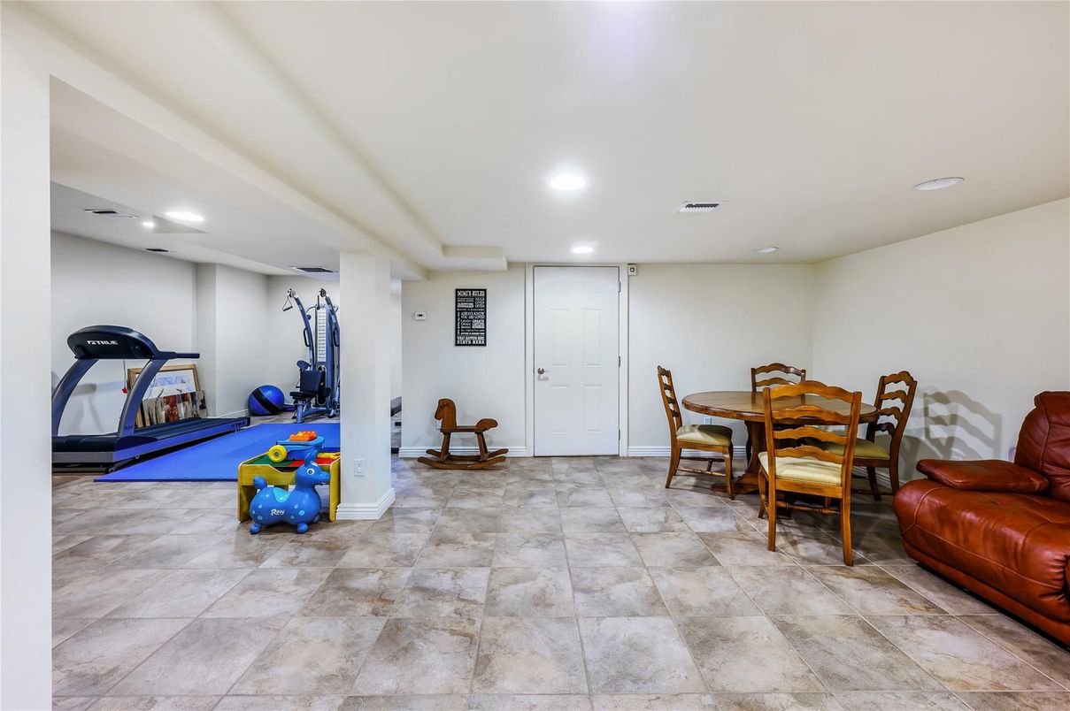 Dining room, Fitness Equipment, Interior, Recessed Lighting