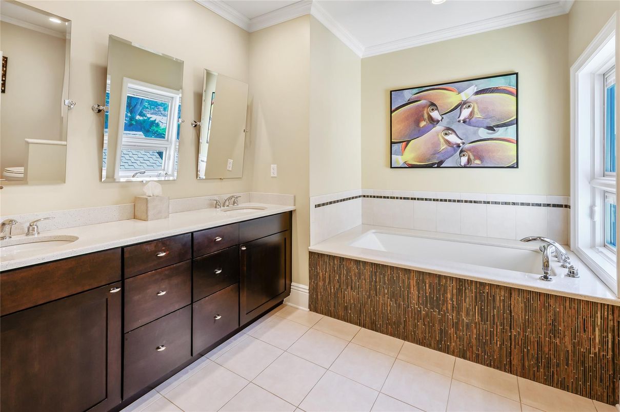 Bathroom, Dual Sink Vanities, Interior, Recessed Lighting