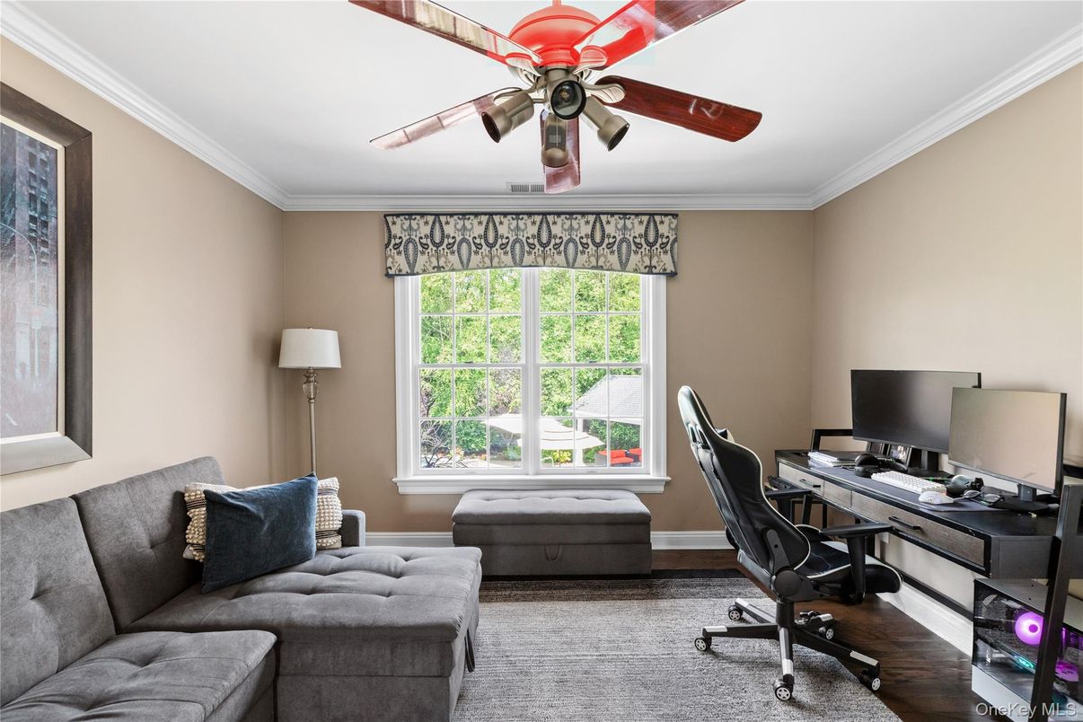 Home Office, Interior