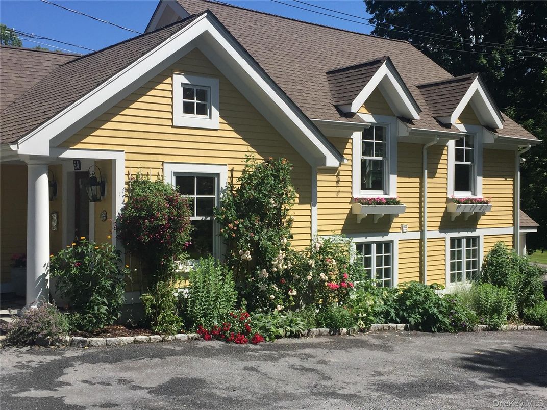 Exterior, Facade, Queen Anne Victorian