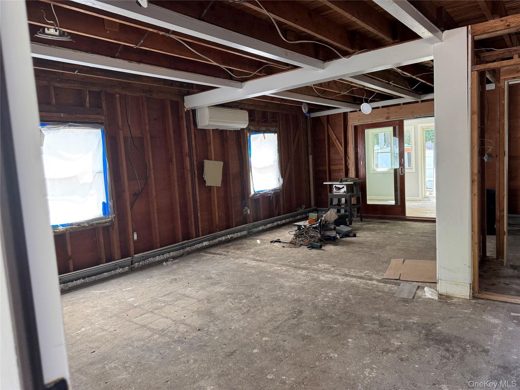 Empty room, Interior, Wooden Beams, Wooden Walls