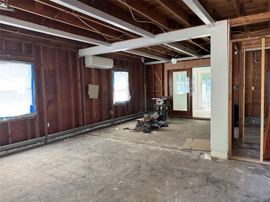 Empty room, Interior, Wooden Beams, Wooden Ceilings, Wooden Walls