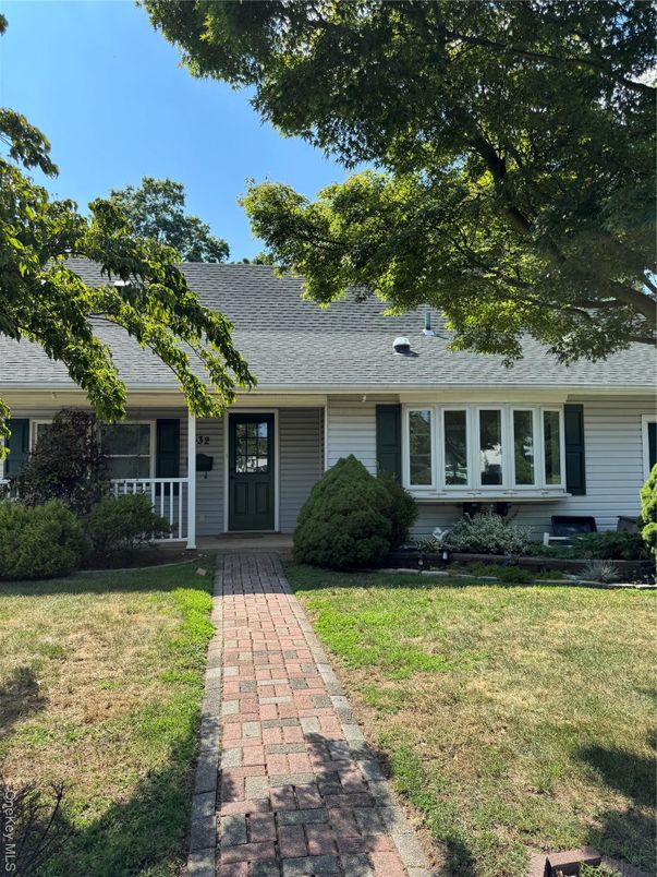 Exterior, Facade, Cape Cod