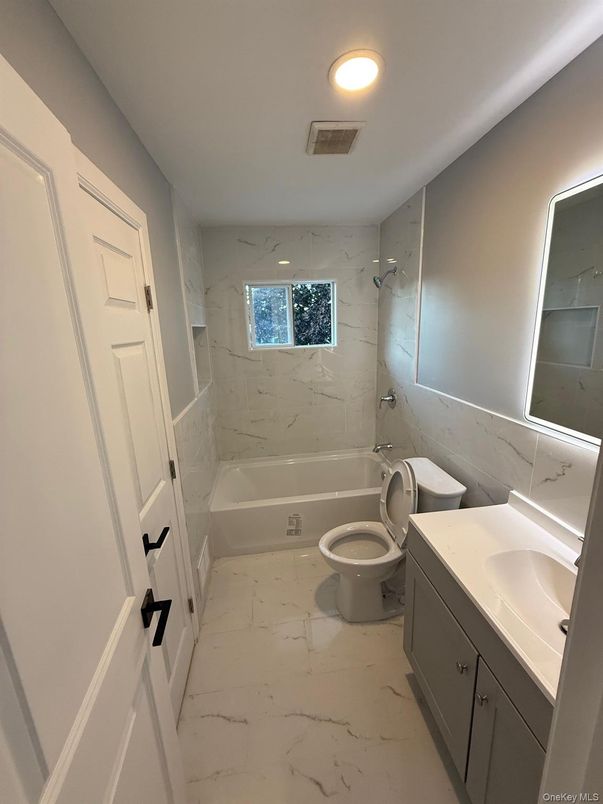 Bathroom, Interior, Marble, Marble Walls, Recessed Lighting