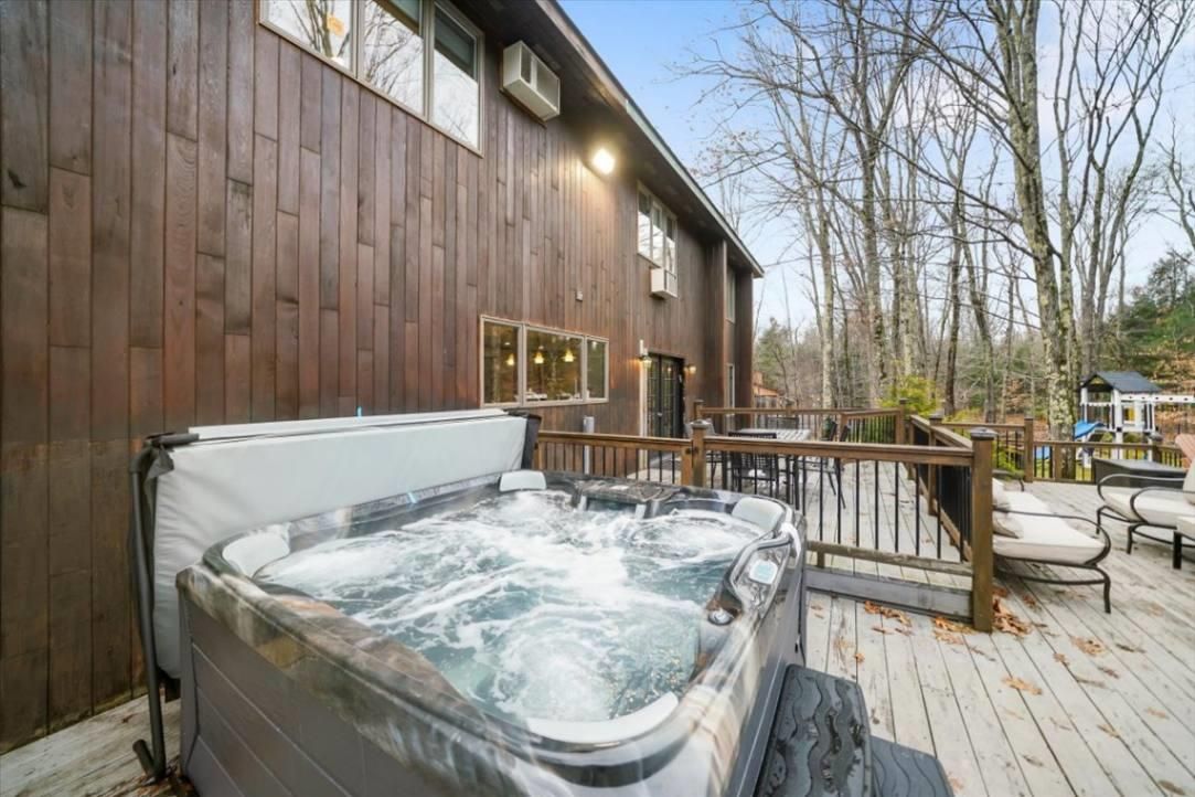 Exterior, Hot Tub