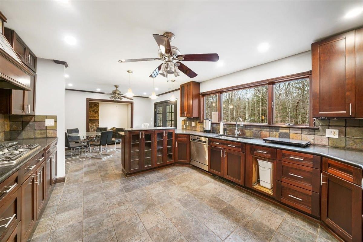 Dining room, Interior, Kitchen, Recessed Lighting, Stainless Steel Appliances