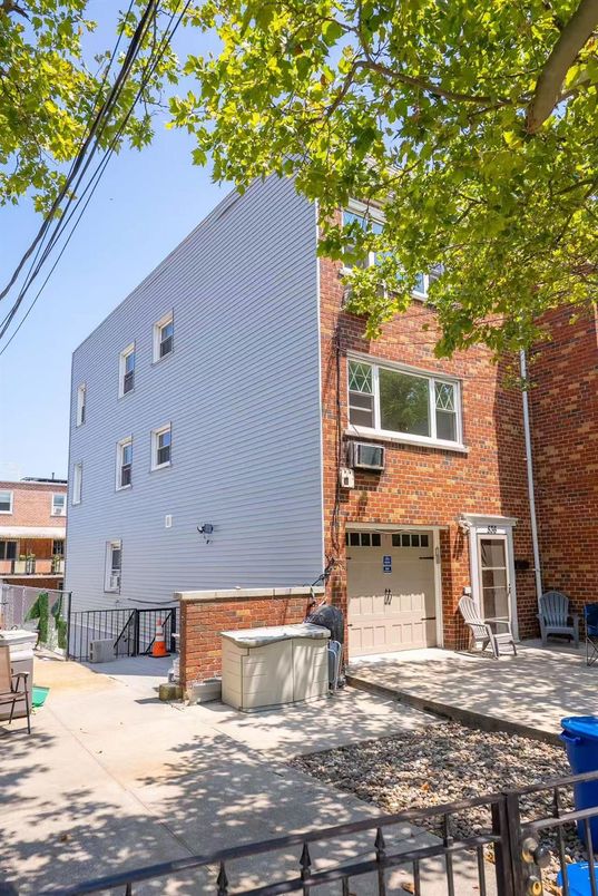 Attached, Exterior, Facade, Brick Facade, Rowhouse