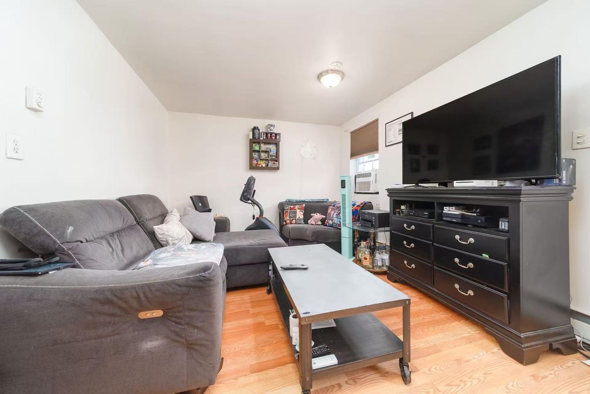 Fitness Equipment, Interior, Living room, Wood Texture Flooring