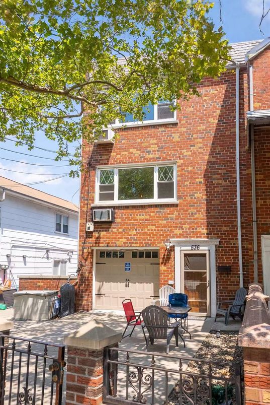 Attached, Exterior, Facade, Brick Facade, Rowhouse