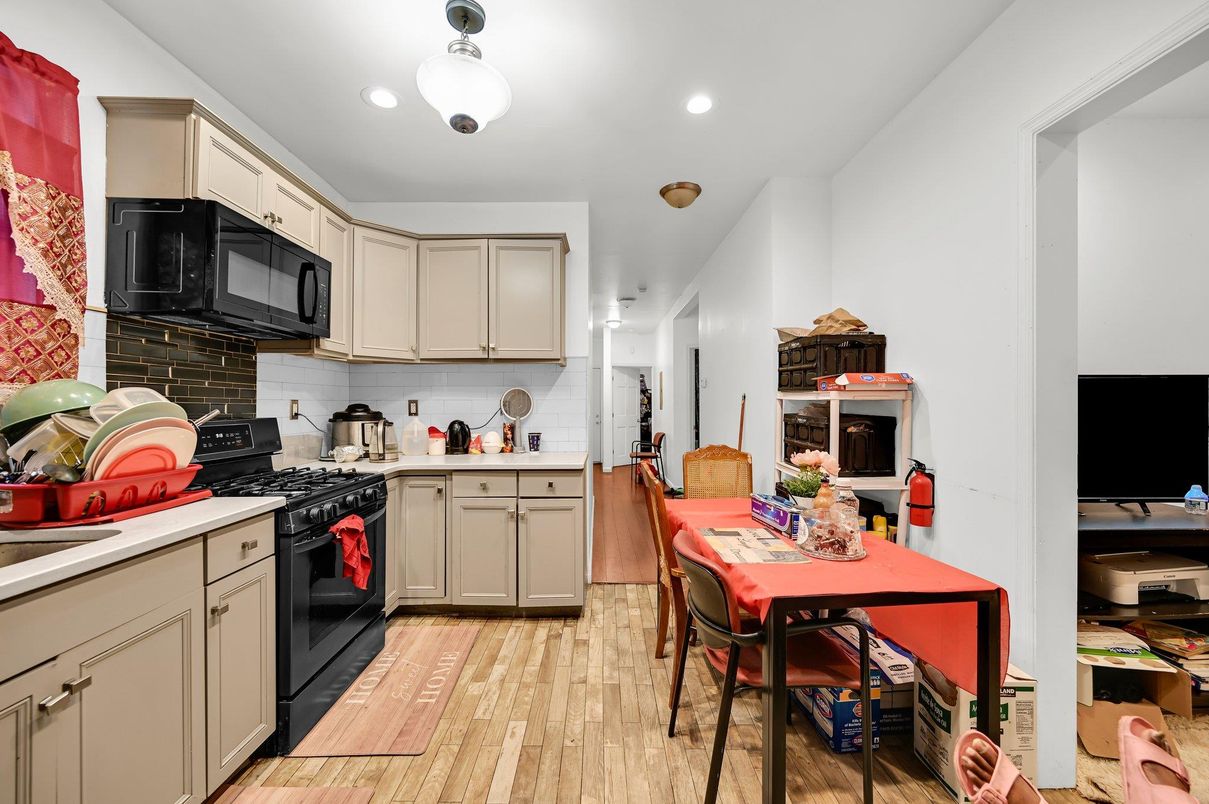 Dining room, Interior, Kitchen, Recessed Lighting, Wood Texture Flooring