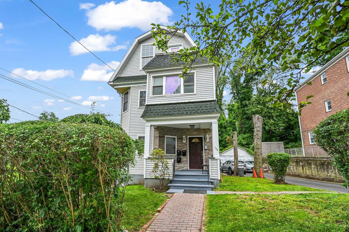 Exterior, Facade, Brick Facade, Queen Anne Victorian