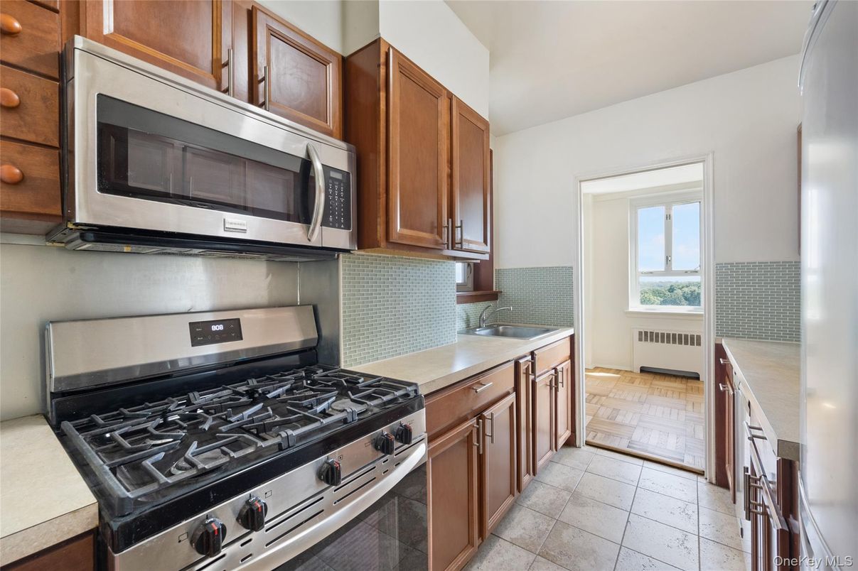 Interior, Kitchen, Stainless Steel Appliances