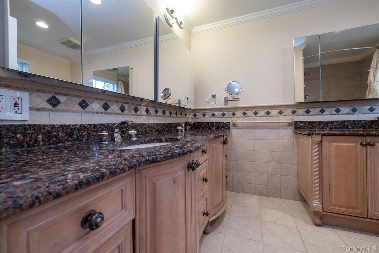 Bathroom, Interior, Recessed Lighting