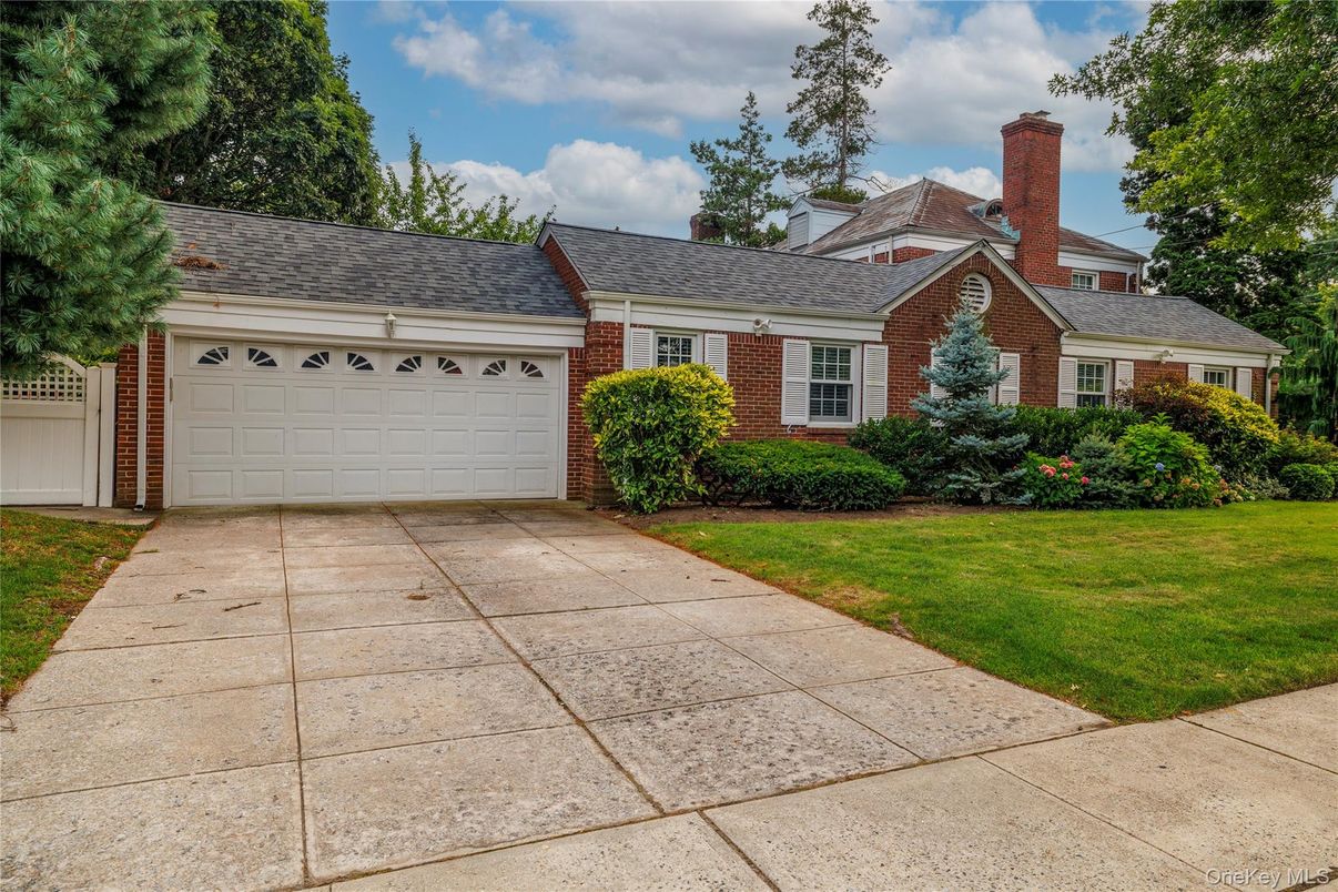 Attached, Exterior, Facade, Brick Facade, Cape Cod