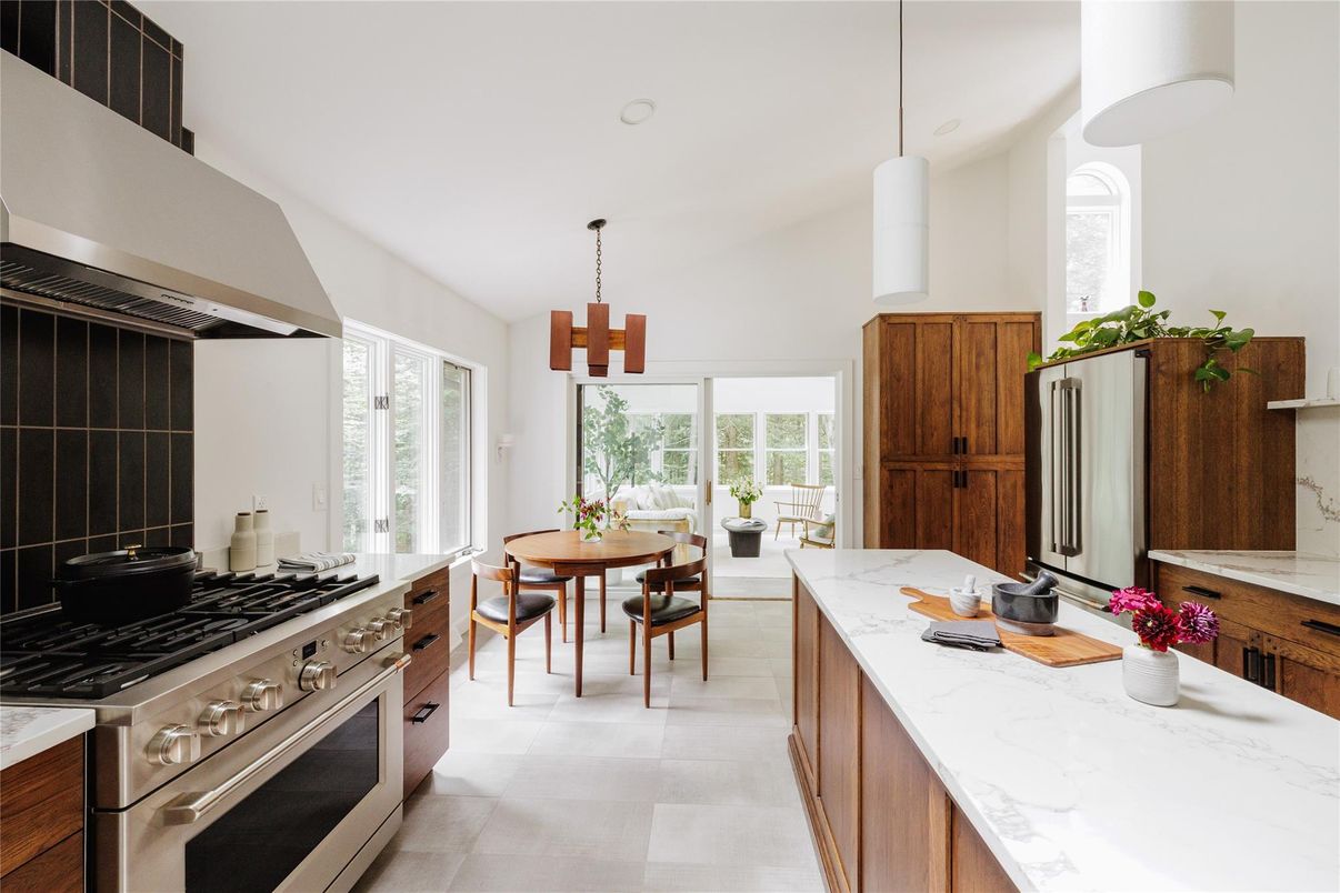 Dining room, Interior, Kitchen, Pendant Lights, Stainless Steel Appliances