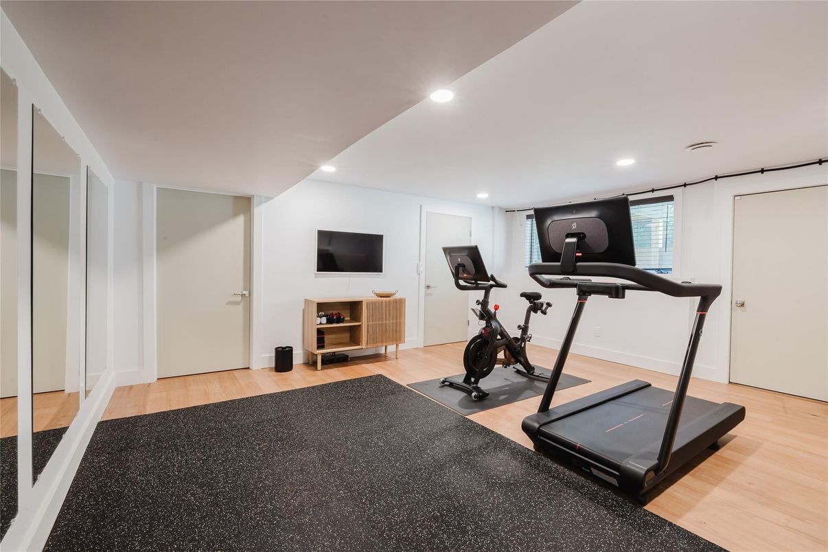 Fitness Equipment, Interior, Recessed Lighting, Wood Texture Flooring