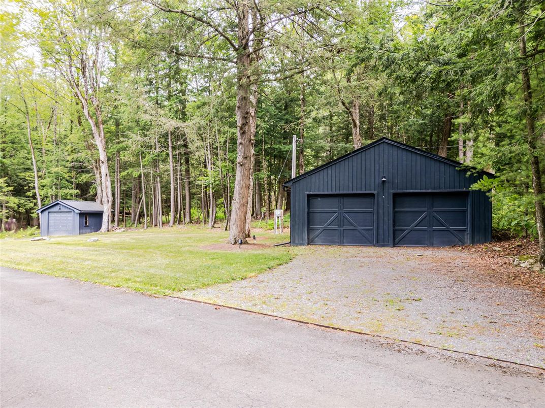 Detached Garage, Exterior