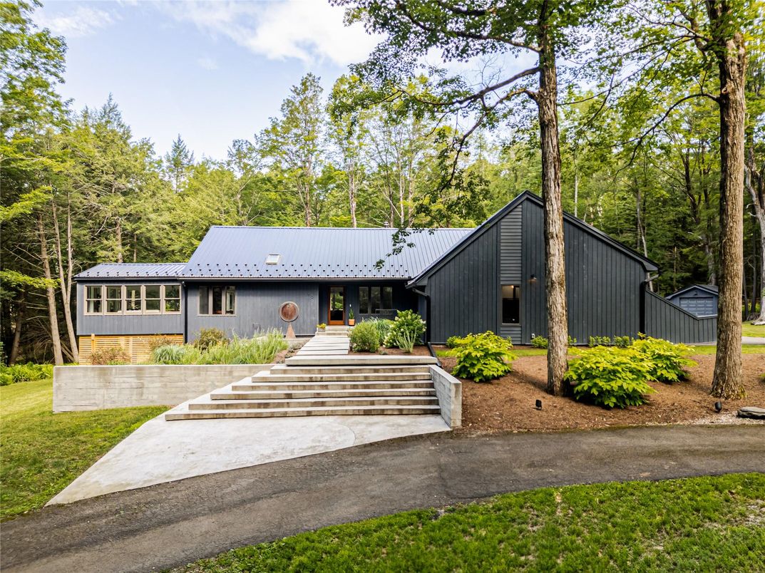 Backyard, Exterior, Facade, Ranch