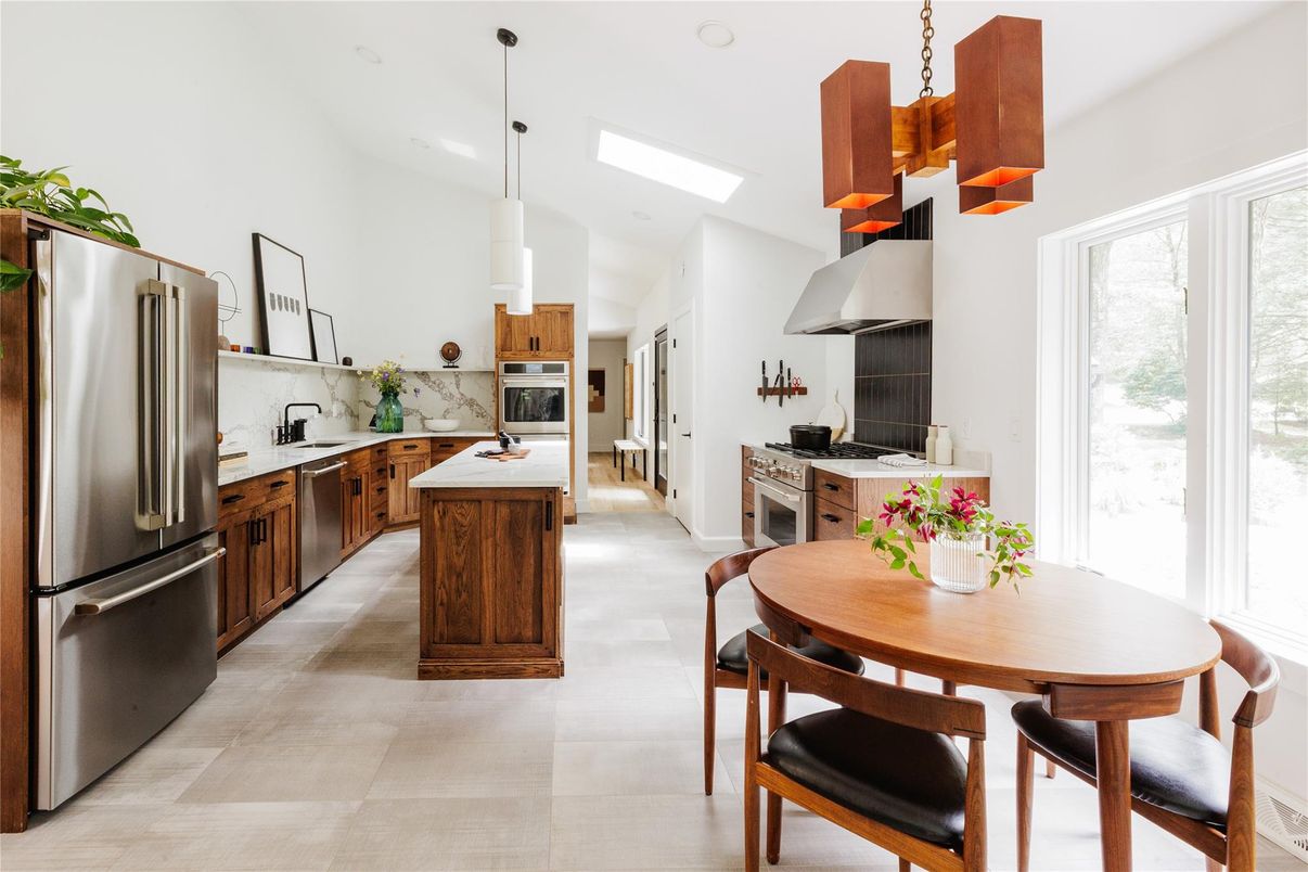 Dining room, Interior, Kitchen, Pendant Lights, Recessed Lighting, Stainless Steel Appliances