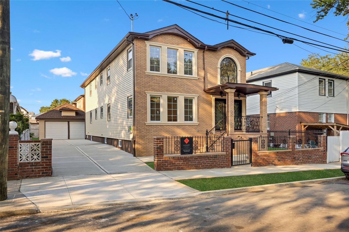 Detached Garage, Exterior, Facade, Brick Facade, Queen Anne Victorian