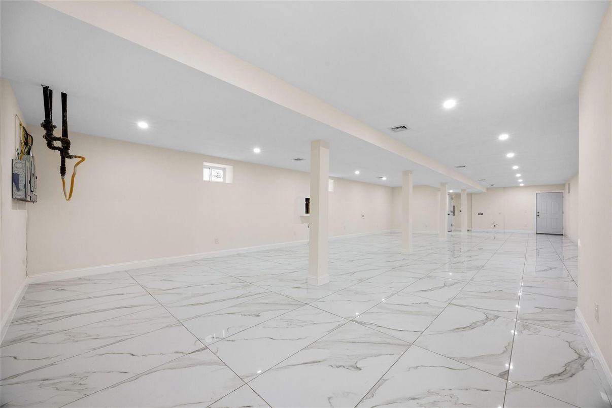 Empty room, Interior, Marble, Recessed Lighting