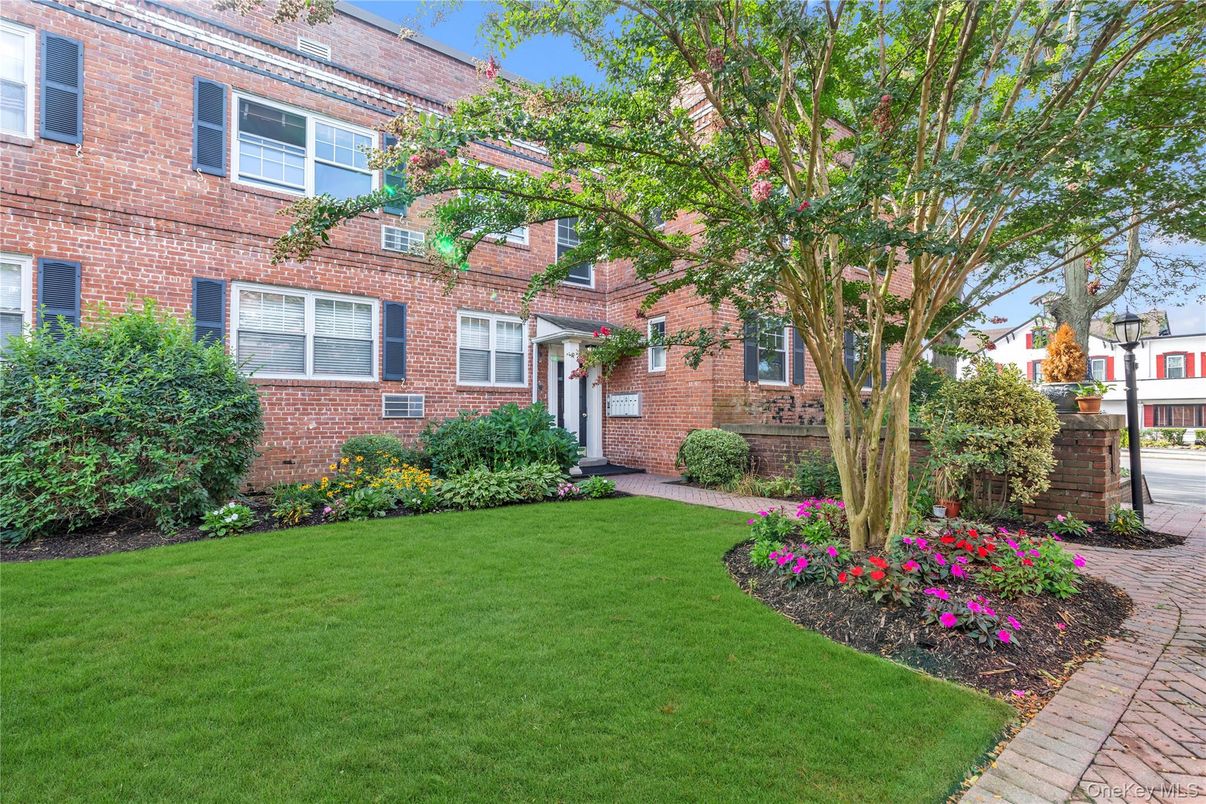 Backyard, Exterior, Facade, Brick Facade, Rowhouse