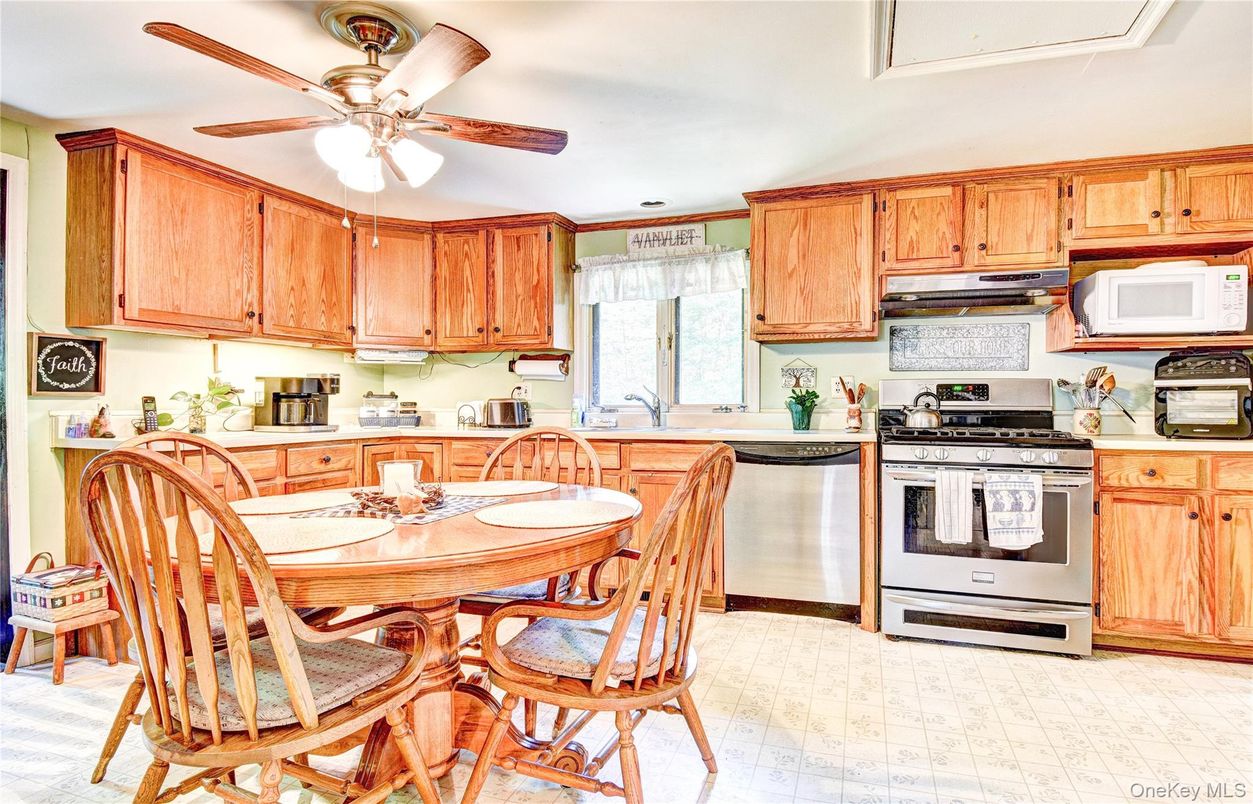 Dining room, Interior, Kitchen, Stainless Steel Appliances