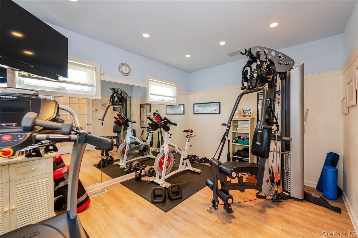 Fitness Equipment, Interior, Recessed Lighting, Wood Texture Flooring