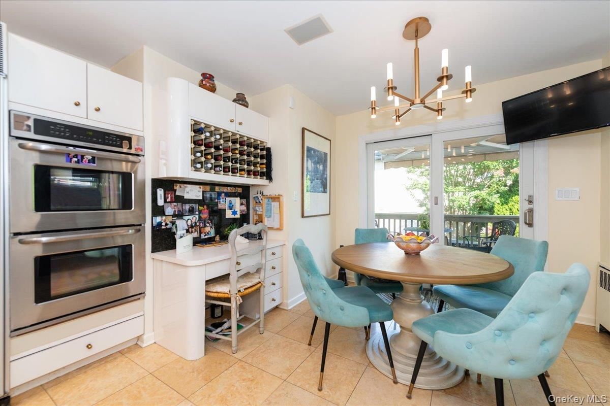 Dining room, Interior, Kitchen, Pendant Lights, Stainless Steel Appliances