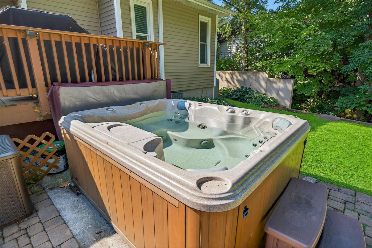 Exterior, Hot Tub