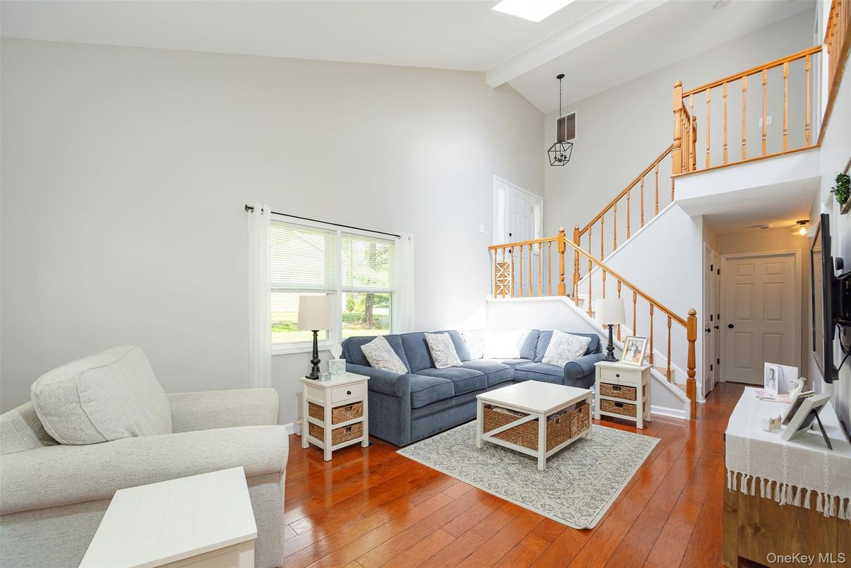 Interior, Living room, Pendant Lights, Wood Texture Flooring