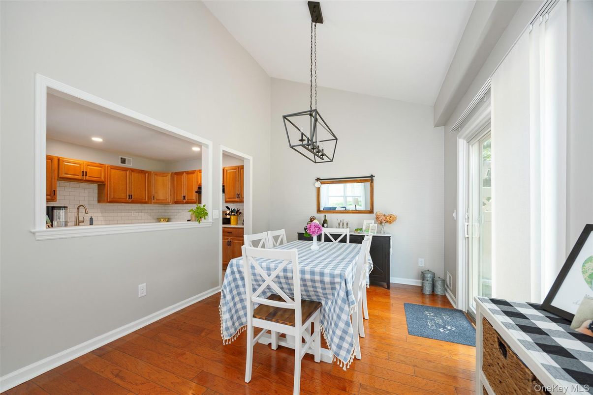 Dining room, Interior, Kitchen, Pendant Lights, Recessed Lighting, Wood Texture Flooring