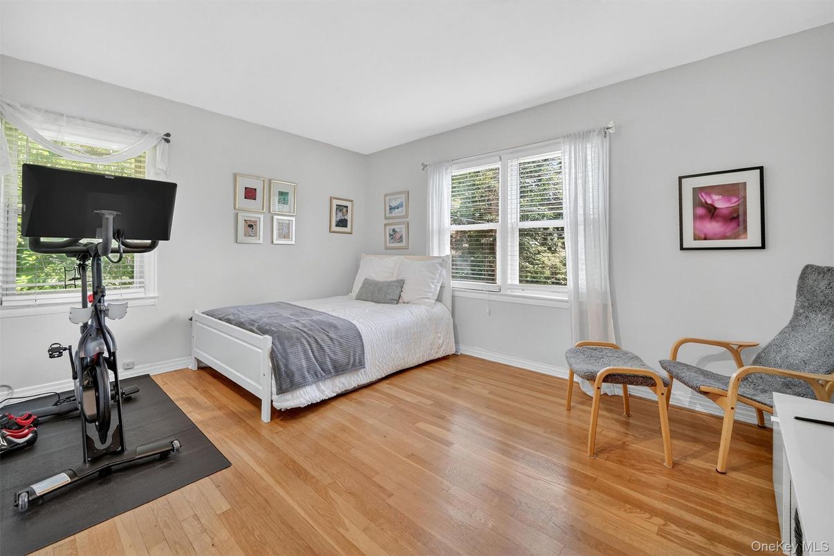 Bedroom, Fitness Equipment, Interior, Wood Texture Flooring