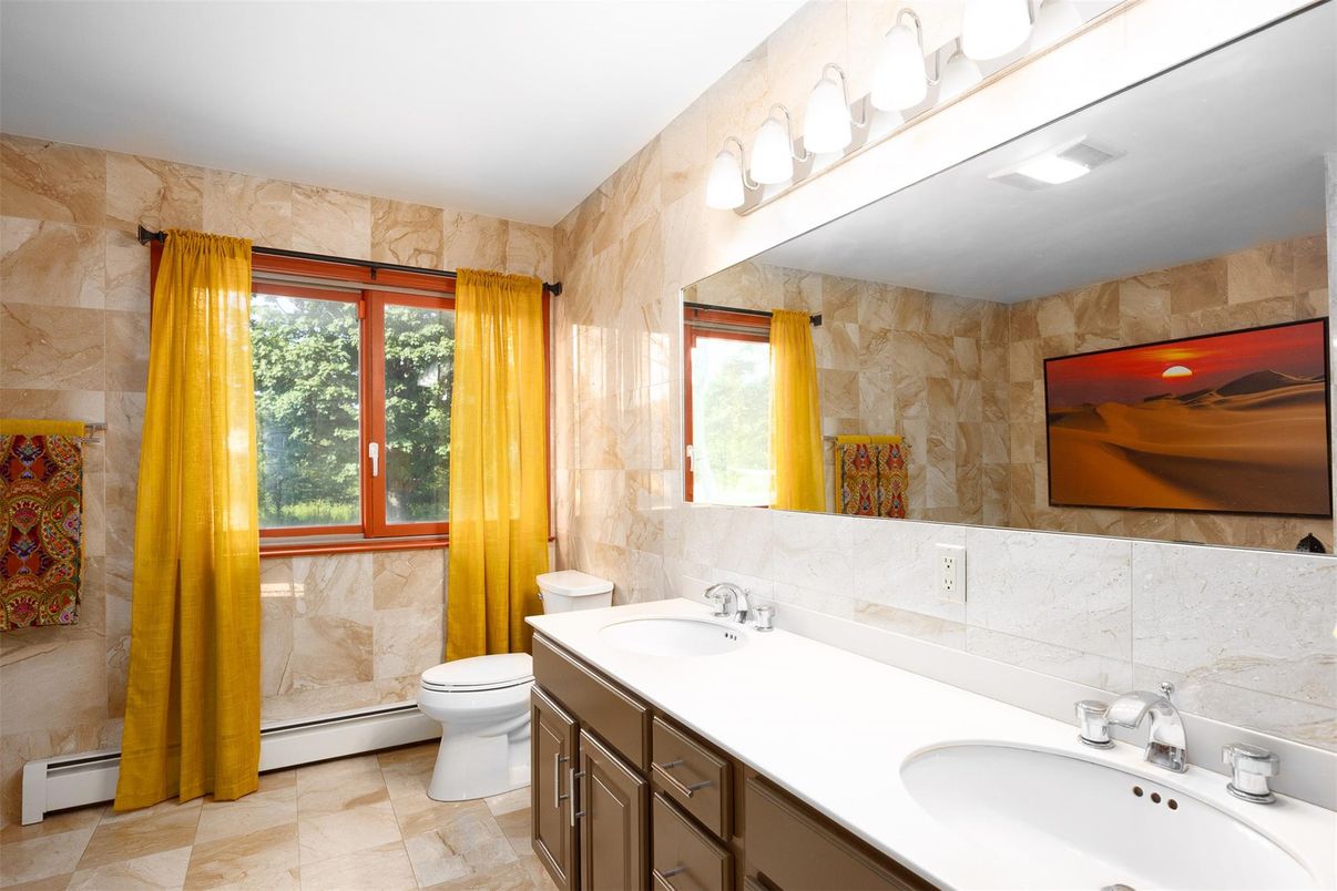Bathroom, Dual Sink Vanities, Interior