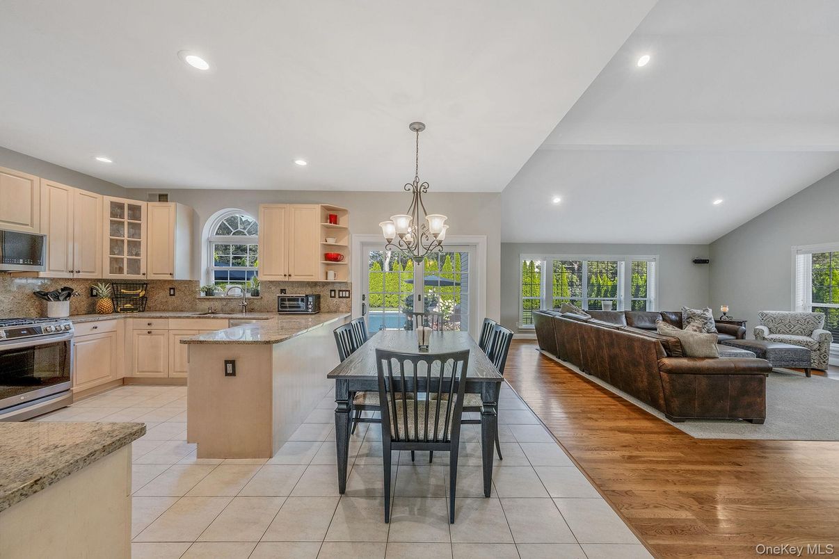 Chandelier, Dining room, Interior, Kitchen, Living room, Recessed Lighting, Wood Texture Flooring