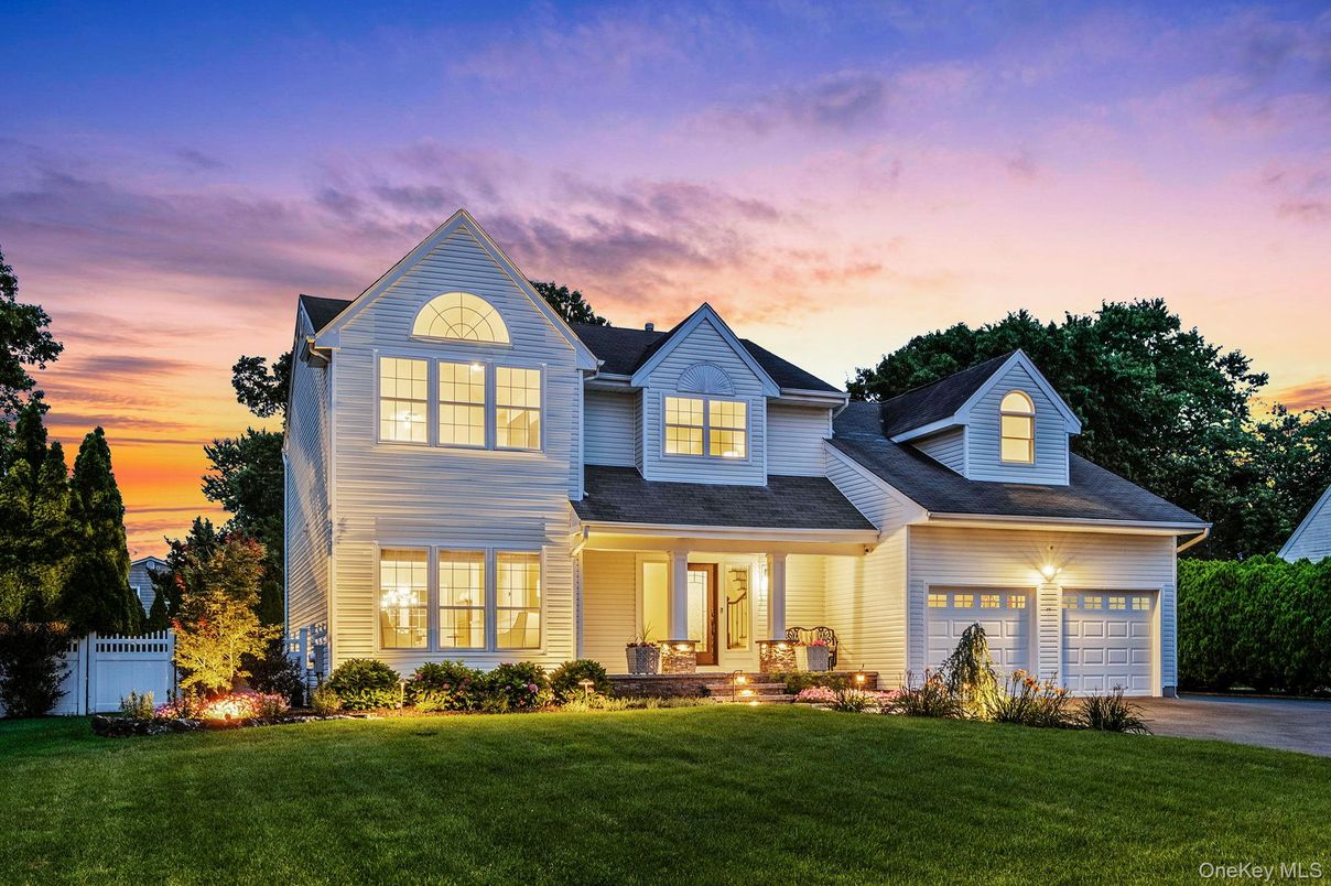 Attached, Exterior, Facade, Farmhouse