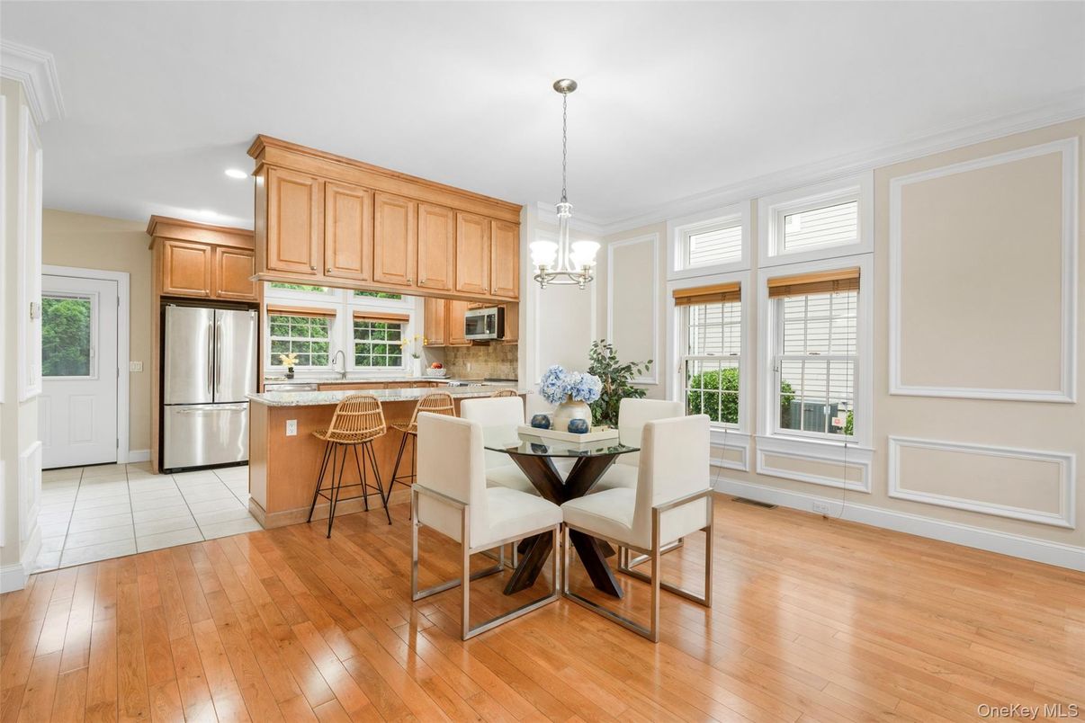 Dining room, Interior, Kitchen, Pendant Lights, Recessed Lighting, Wood Texture Flooring