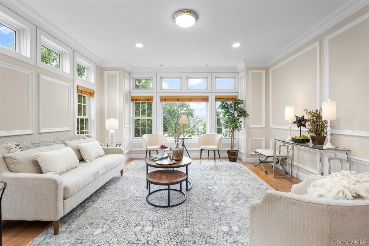 Home Office, Interior, Living room, Recessed Lighting, Wood Texture Flooring