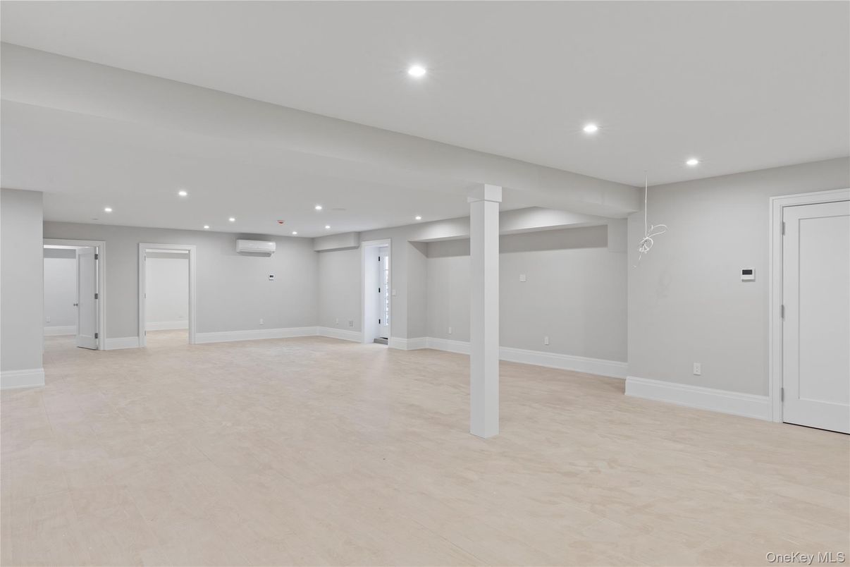 Empty room, Interior, Recessed Lighting