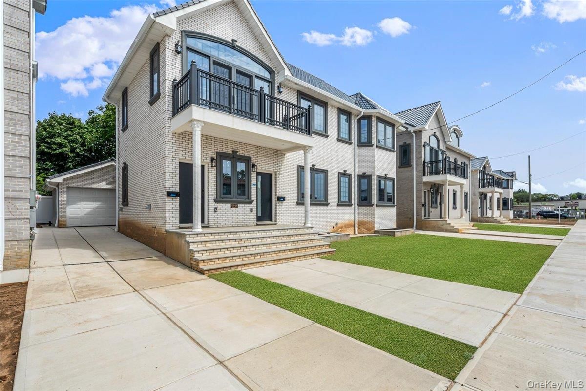 Exterior, Facade, Brick Facade, Rowhouse
