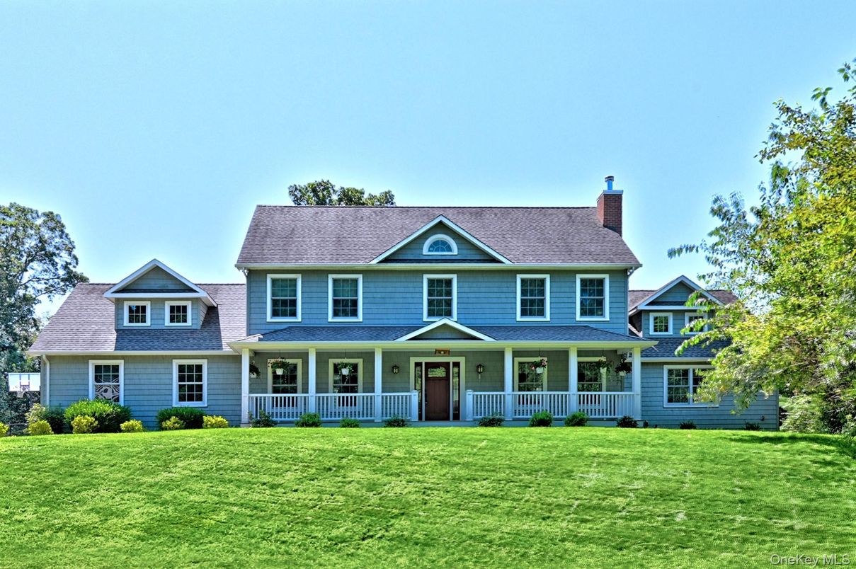 Backyard, Exterior, Facade, Queen Anne Victorian