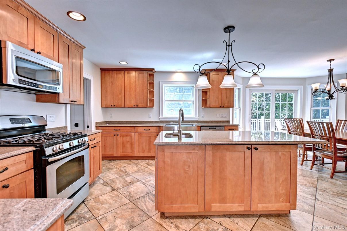 Chandelier, Dining room, Interior, Kitchen, Pendant Lights, Recessed Lighting, Stainless Steel Appliances