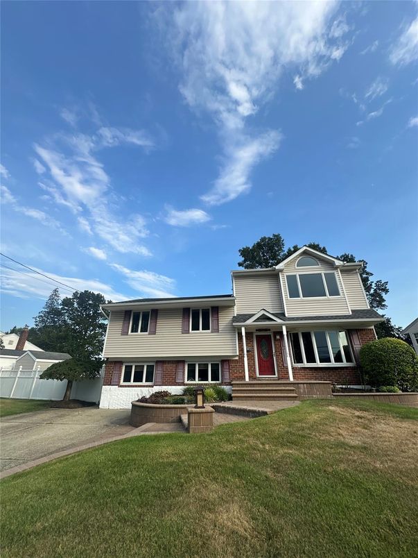Exterior, Facade, Brick Facade, Raised Ranch