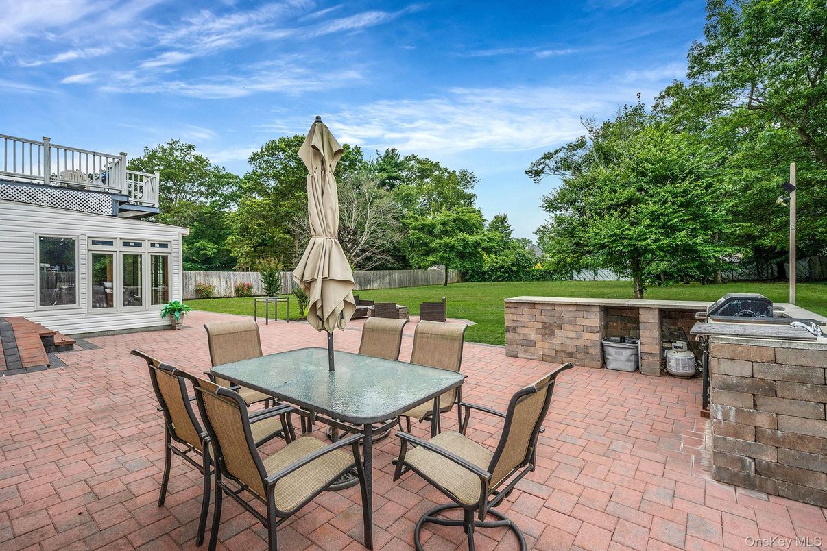Backyard, Exterior, Outdoor Kitchen