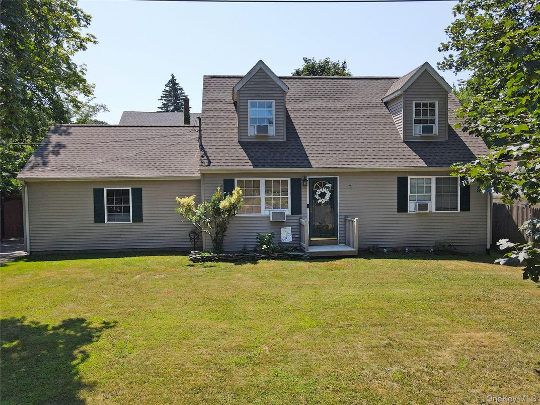 Exterior, Facade, Cape Cod