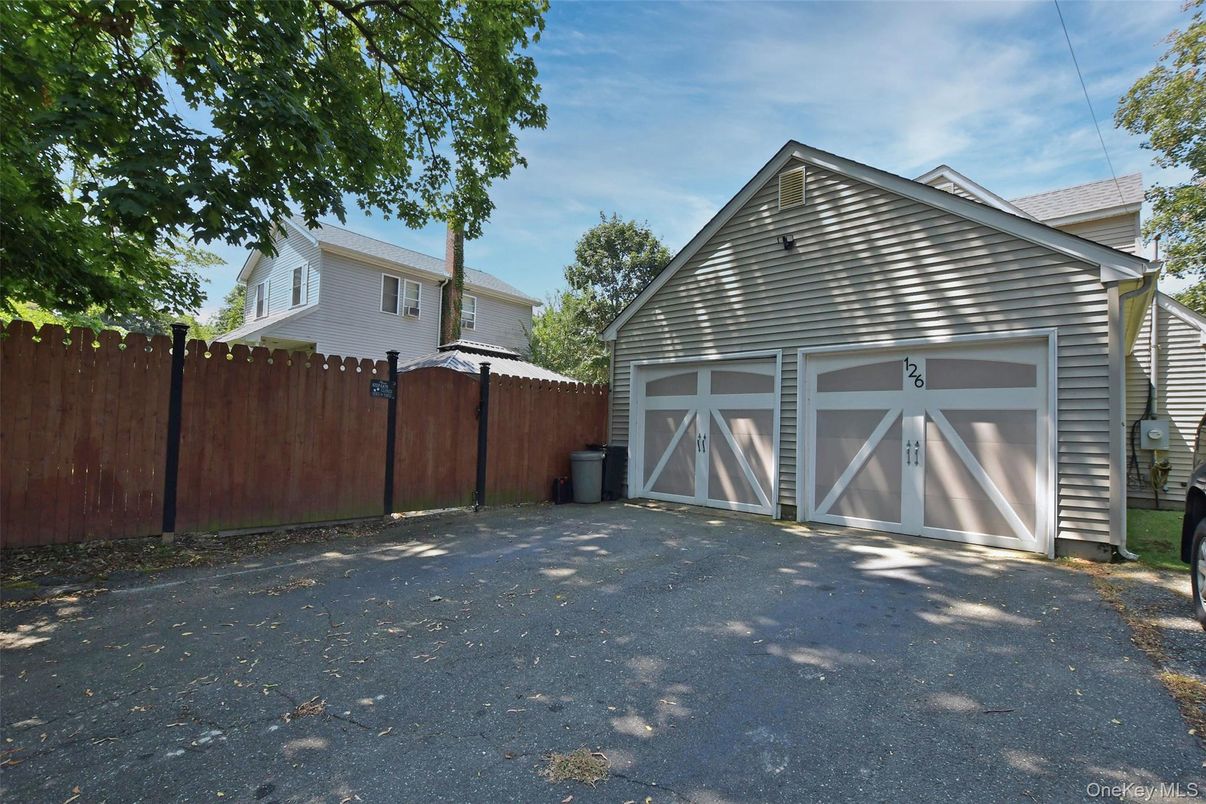 Detached Garage, Exterior