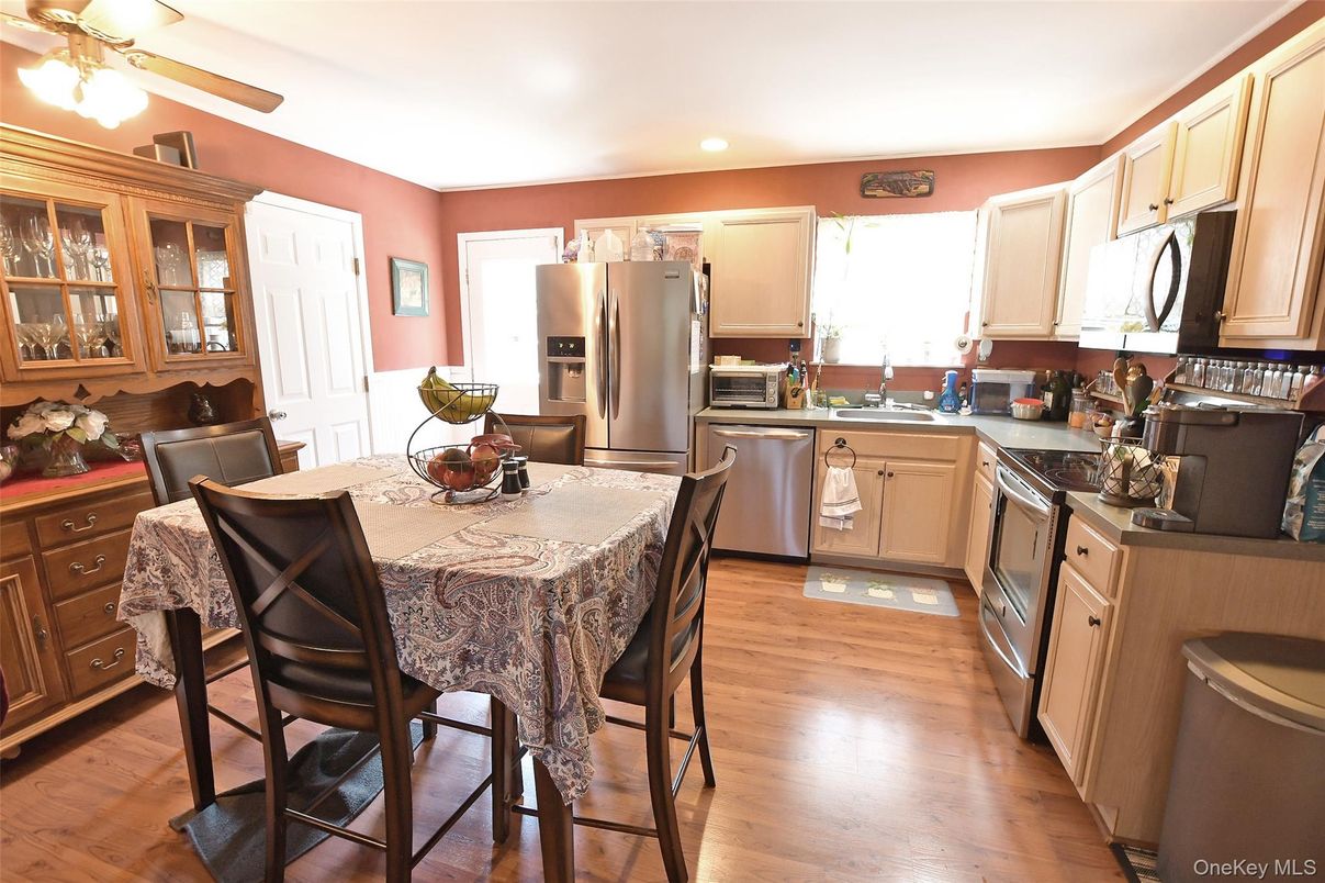 Dining room, Interior, Kitchen, Recessed Lighting, Stainless Steel Appliances, Wood Texture Flooring