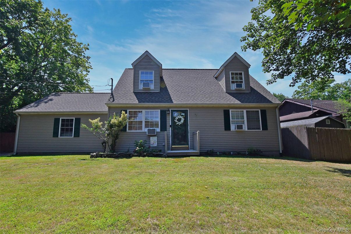 Exterior, Facade, Cape Cod