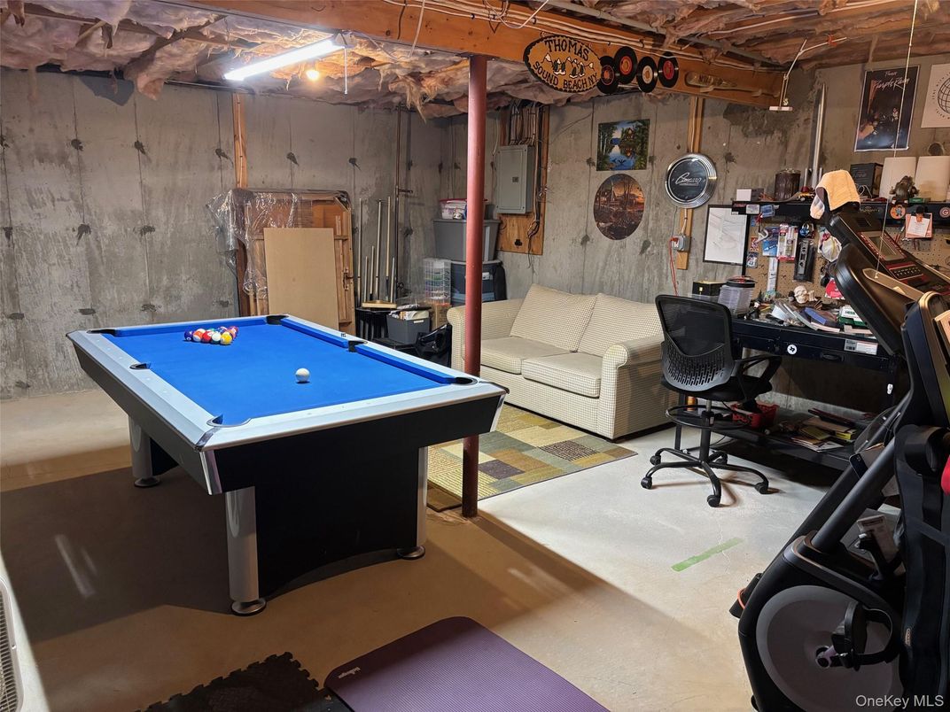 Billiard Table, Game Room, Interior