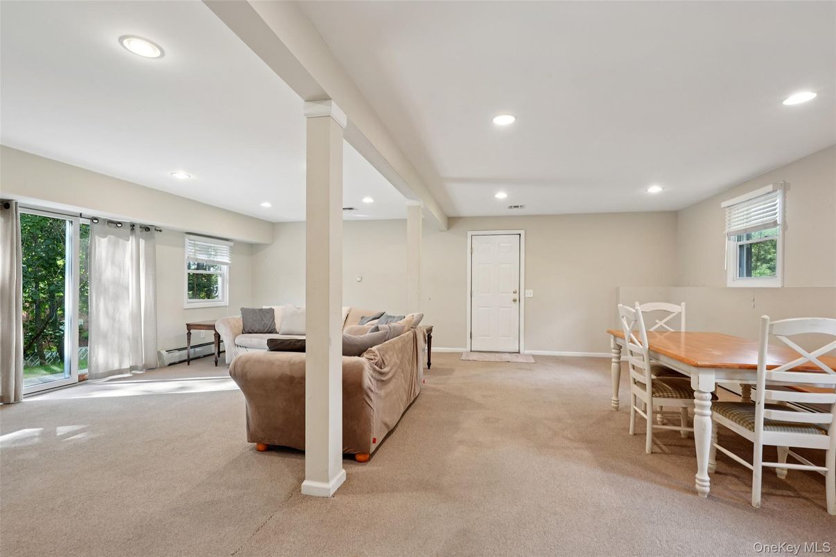 Dining room, Interior, Recessed Lighting
